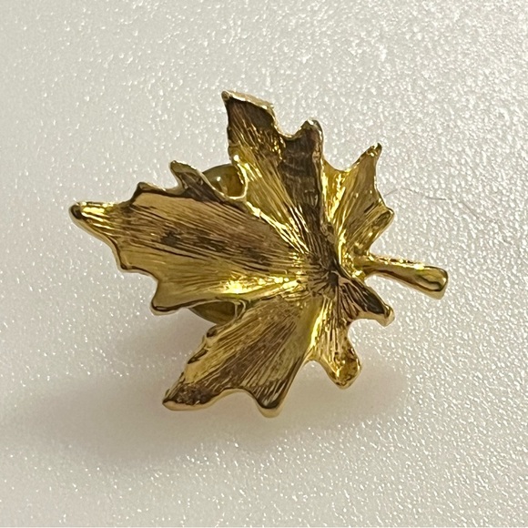 Vintage Gold Tone Maple Leaf Earrings and Matching Lapel Pin - Picture 4 of 16